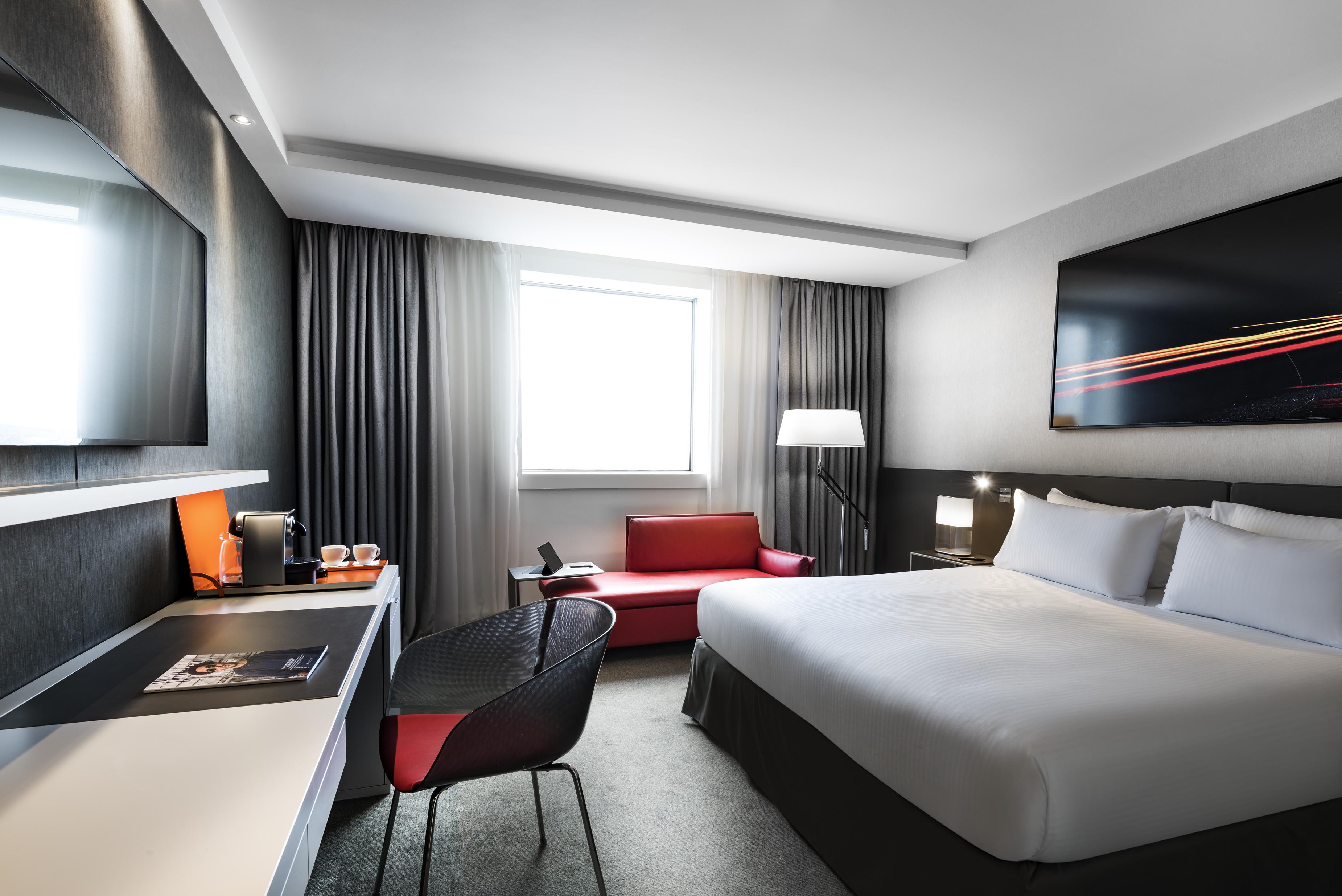铂尔曼巴黎德芬斯度假酒店 库尔布瓦 外观 照片 A room at Novotel Paris 15th